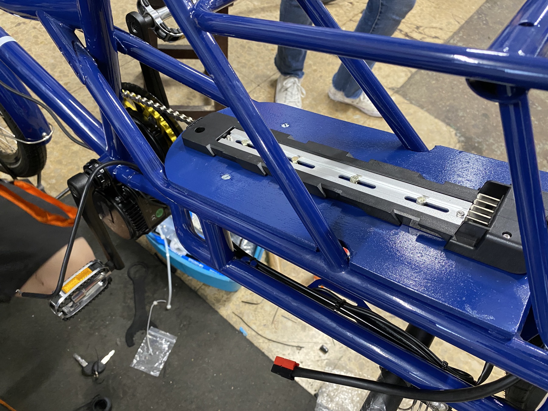 Détail de montage sur cadre cargo bike